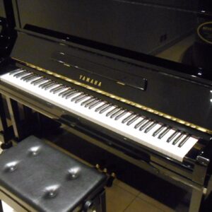 Piano cơ Yamaha U300