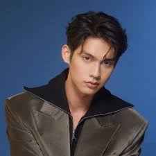 Các bước ngoặc lớn trong sự nghiệp của Bright Vachirawit