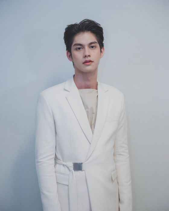 Vachirawit Chivaaree Là Ai?