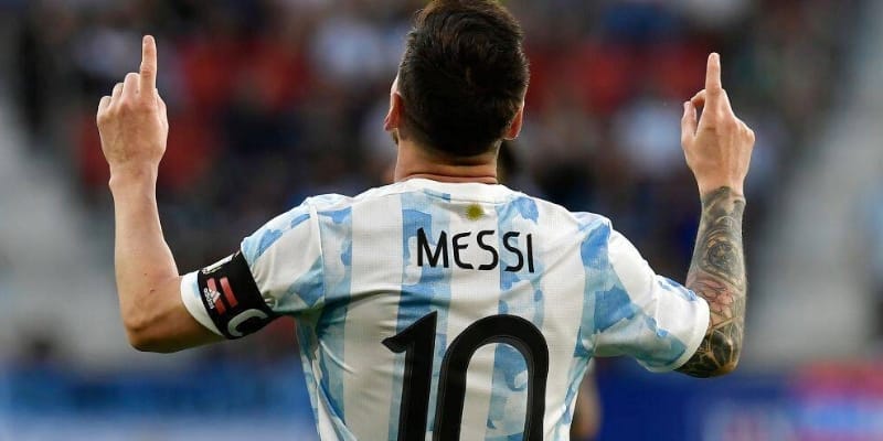 Biệt danh M10 nổi tiếng gắn liền với Lionel Messi
