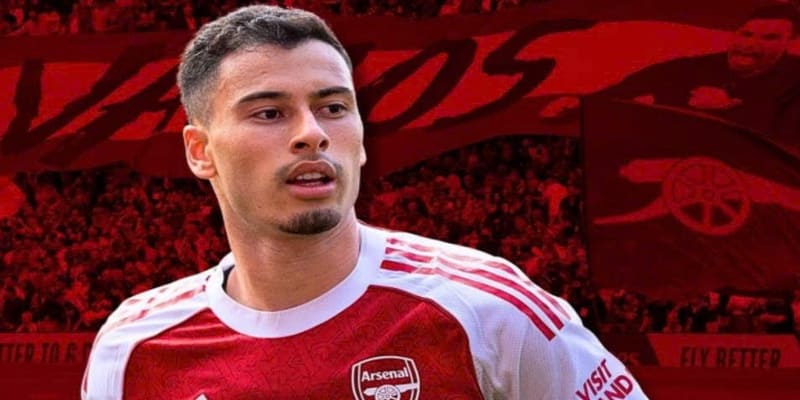 Cầu thủ Hugo Guillamón có quá trình nổi danh cực kỳ chắc chắn