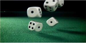 Luật chơi game tài xỉu xoay quanh ba viên xúc xắc