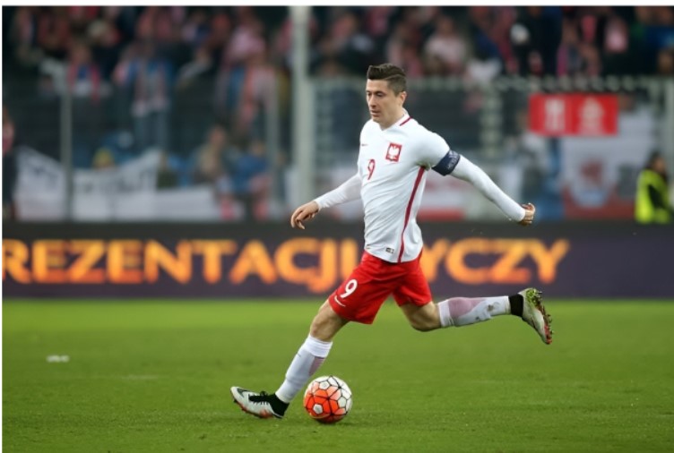 Robert Lewandowski là biểu tượng hàng công Ba Lan với nhiều bàn thắng và dấu ấn tại EURO, World Cup.
